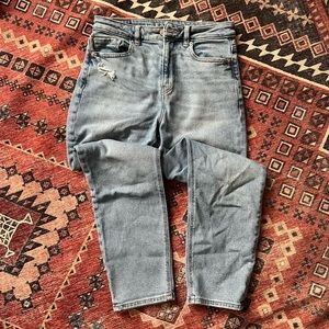 American Eagle mom jean size 4 short